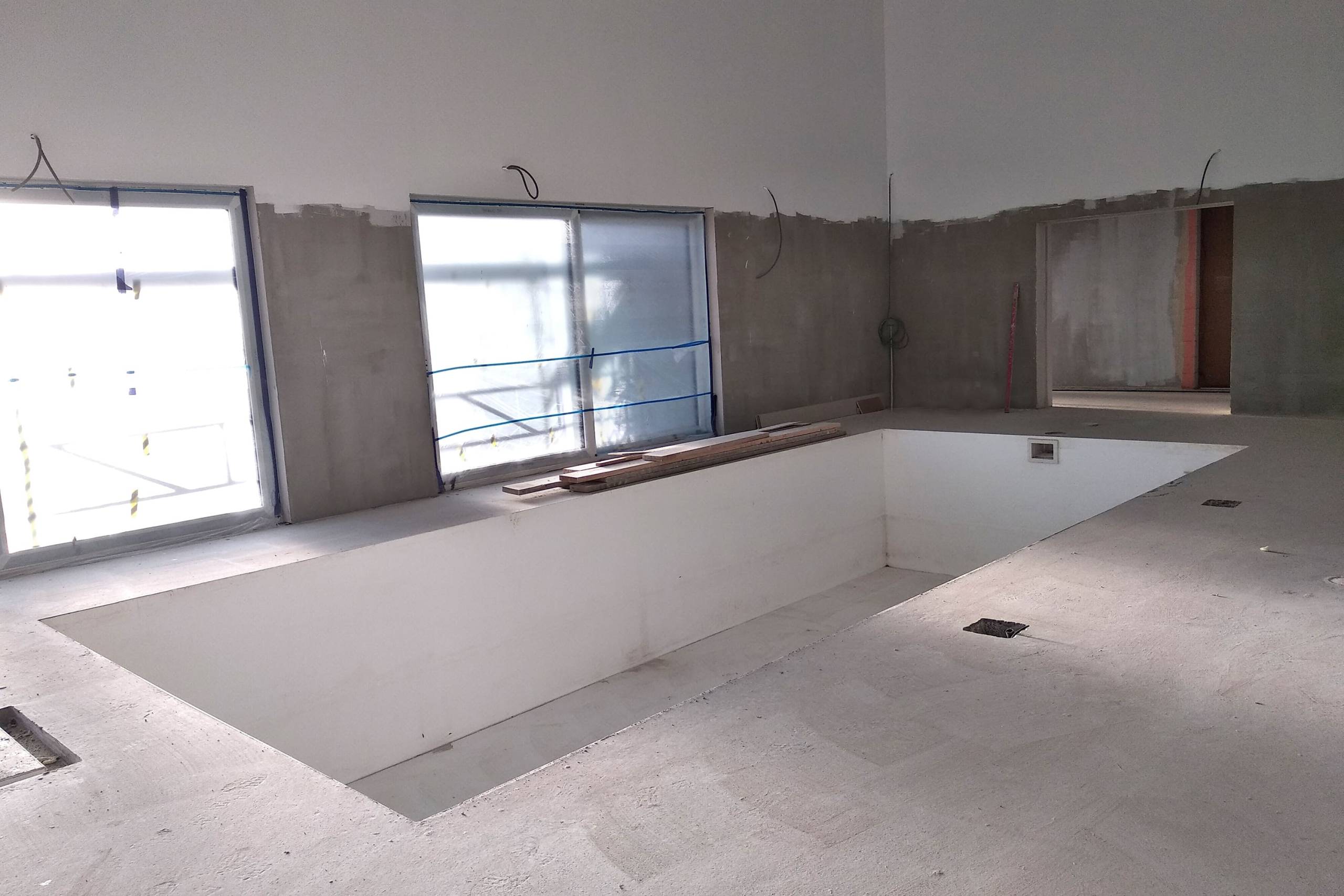 PISCINA CUBIERTA EN ABRERA