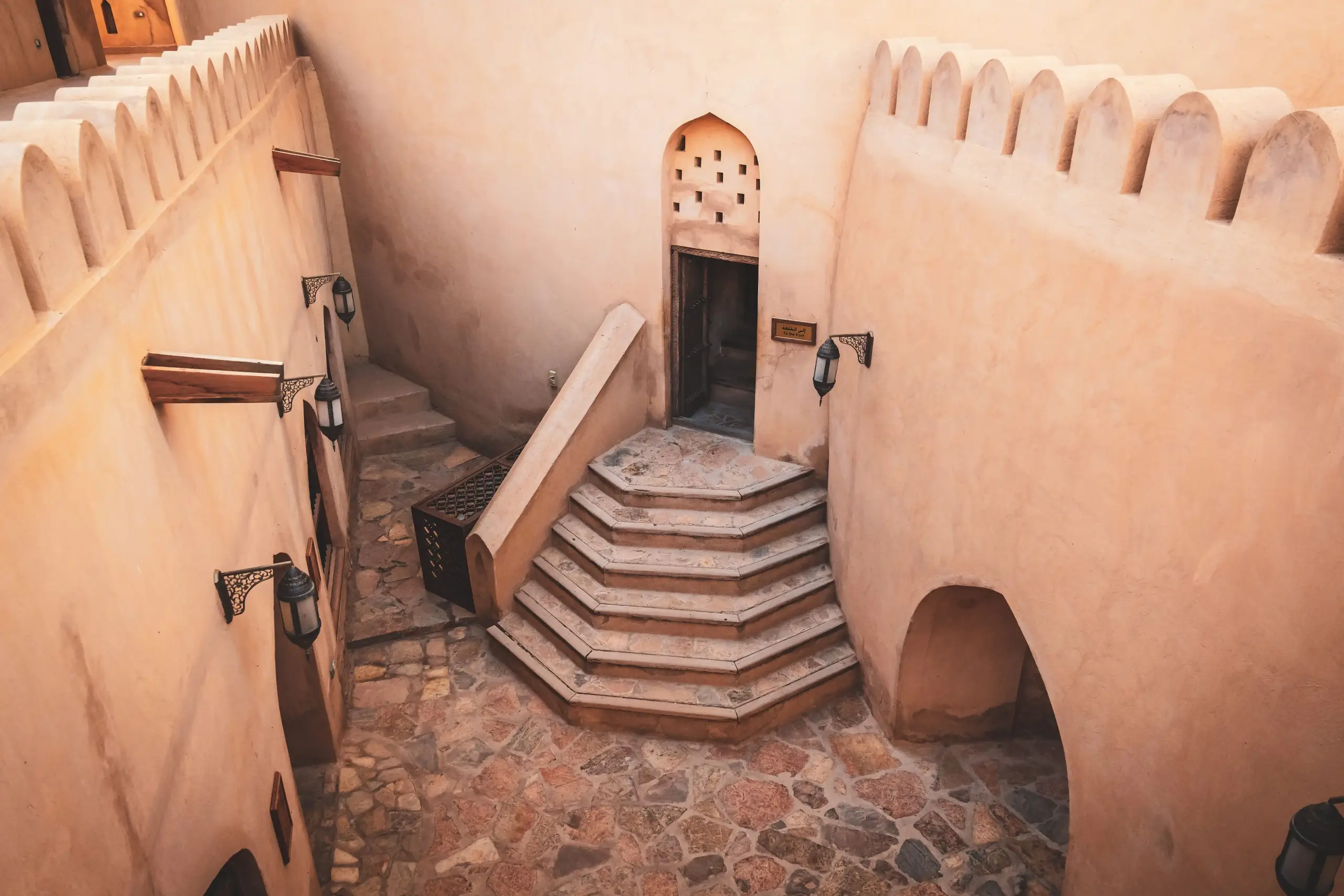 Patios interiores, vestíbulos y escaleras